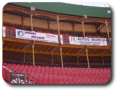 Publicidad en plaza de toros de Murcia